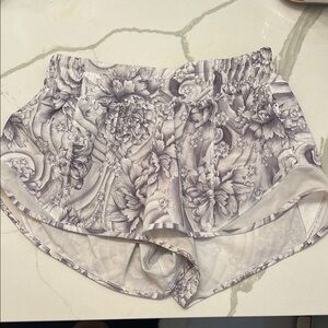 Lululemon Hotty Hot Low-Rise 2.5 Shorts